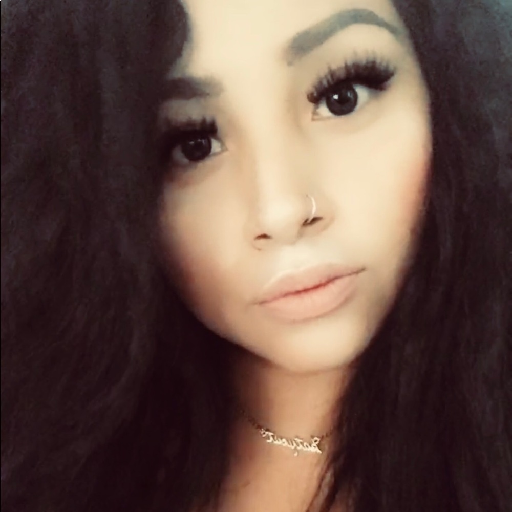 Meet your Posher, Yudith
